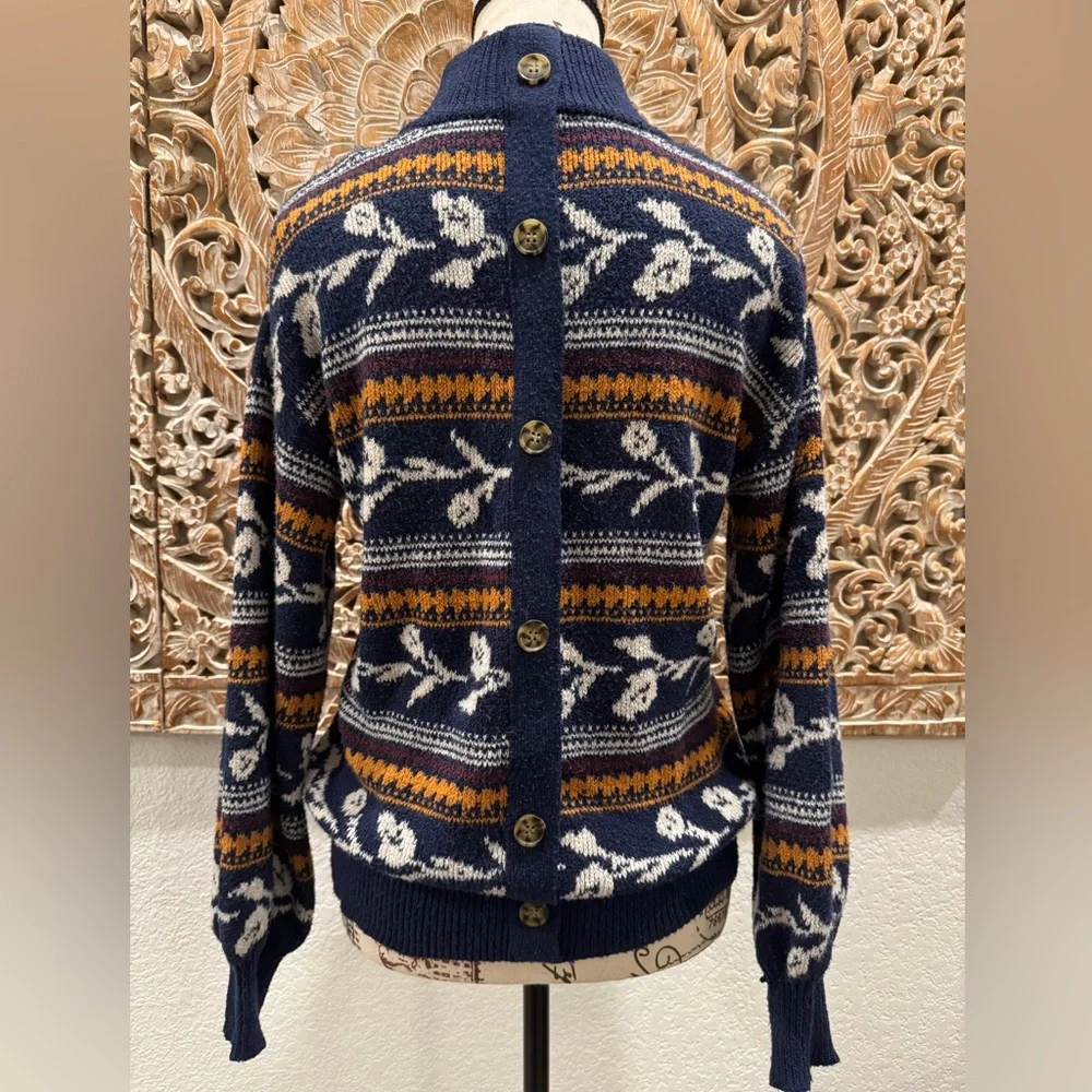 St.John’s Bay Button Back Super Soft Floral Knit Sweater- size S - Picture 2 of 9